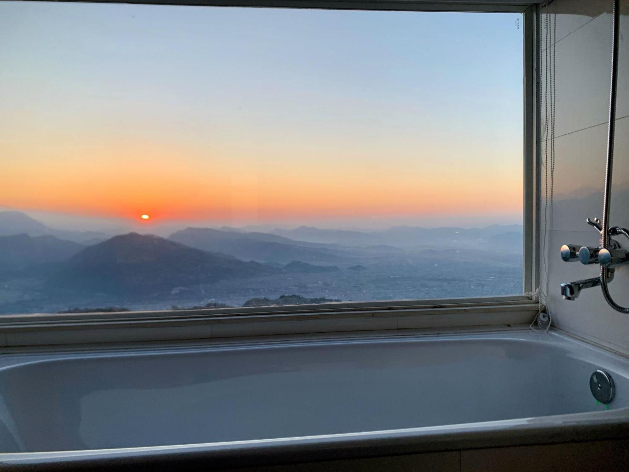 Superview Lodge, Best Himalayan Sunrise In Sarangkot Pokhara Exterior foto