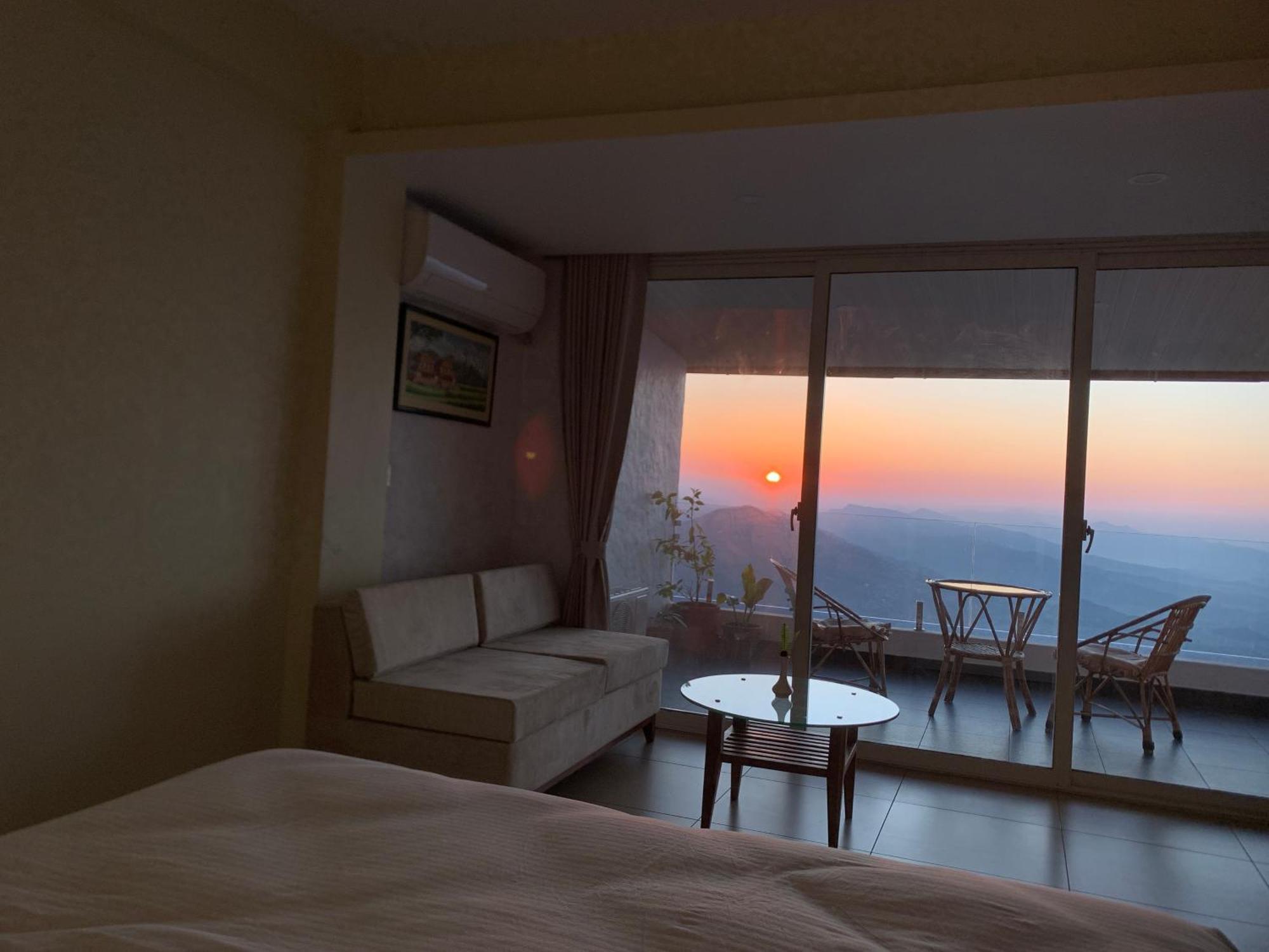 Superview Lodge, Best Himalayan Sunrise In Sarangkot Pokhara Exterior foto